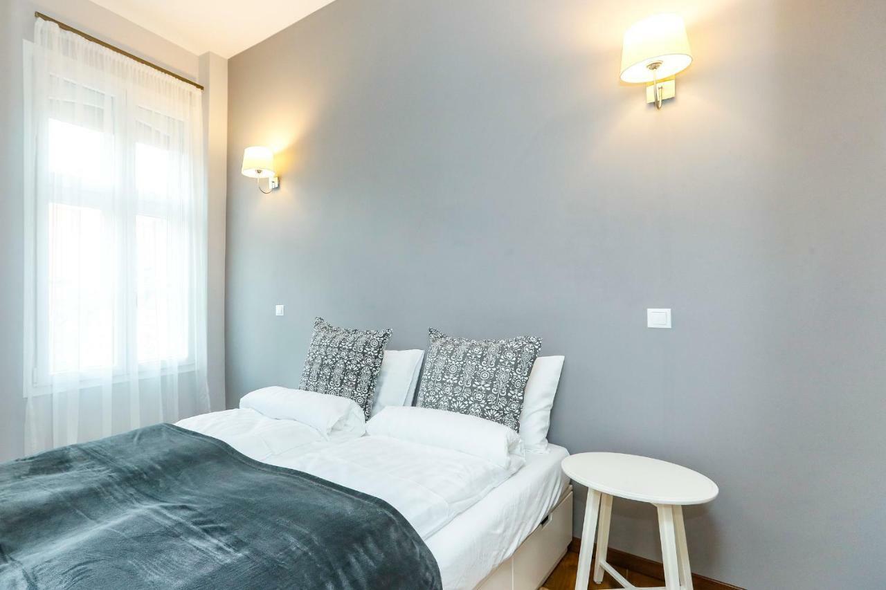 D8 Design Apartment & Studio Eger Exteriör bild